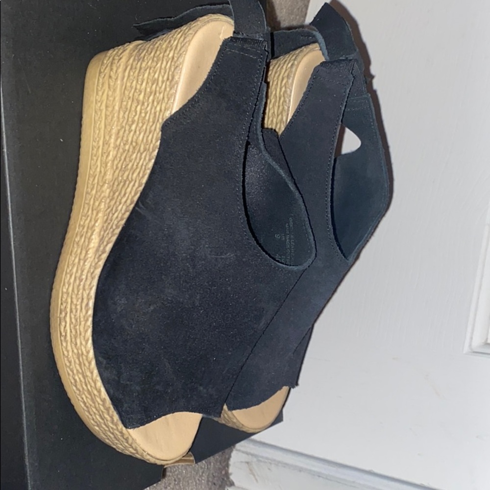 Black wedged sandals
